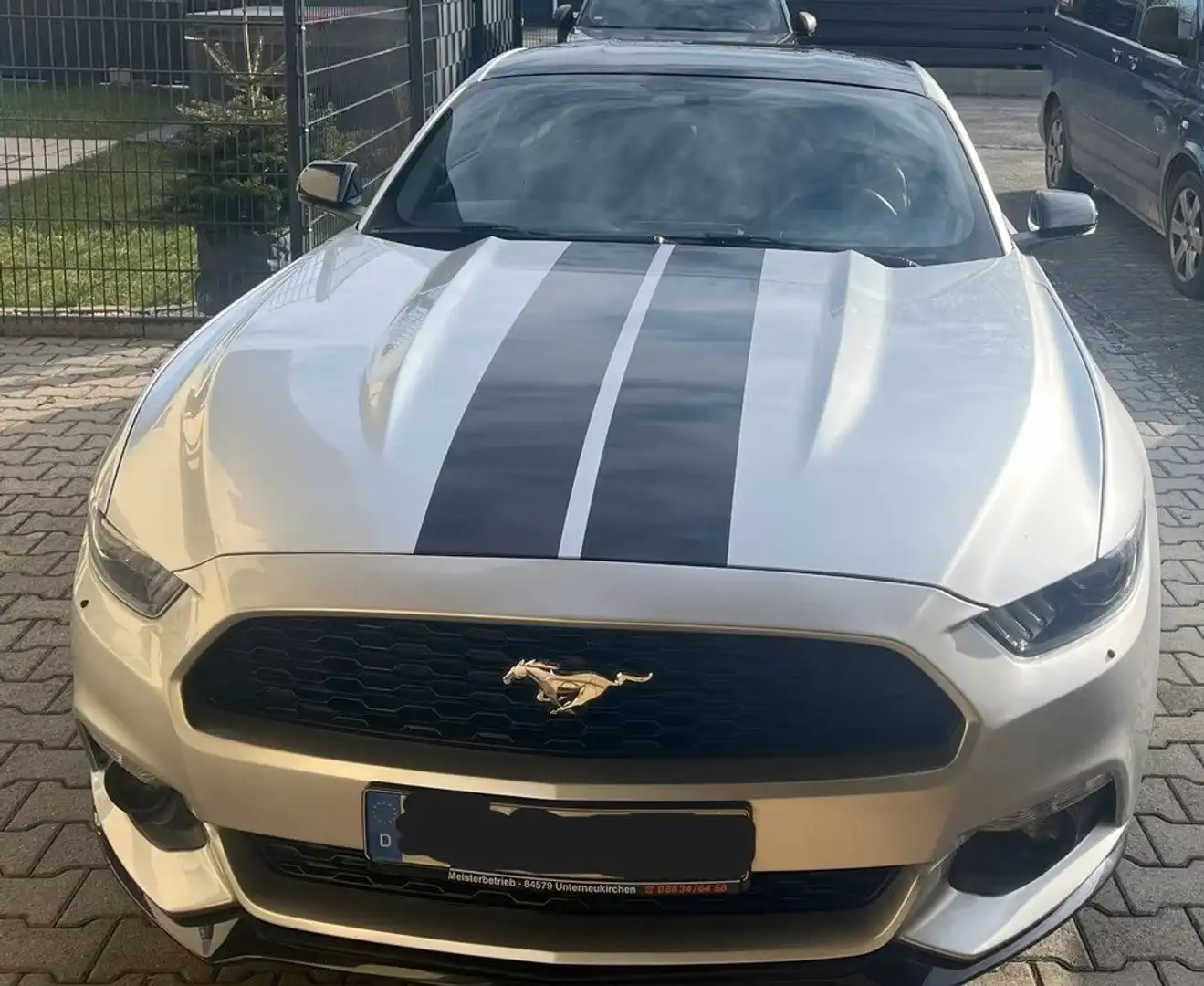 Ford Mustang Mustang 2.3 Eco Boost Aut. Silber - 1