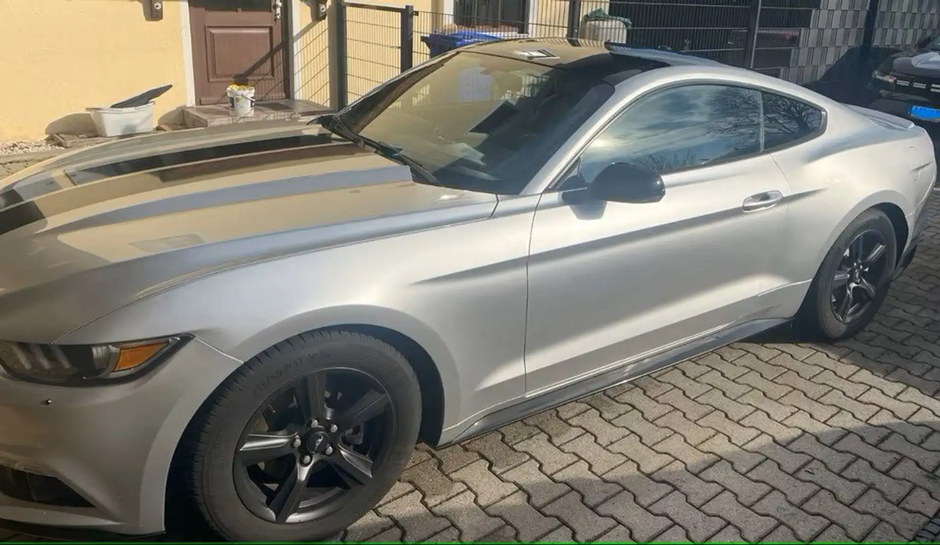 Ford Mustang Mustang 2.3 Eco Boost Aut. Silber - 2