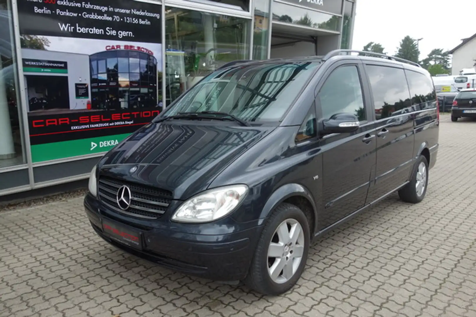 Mercedes-Benz Viano 3.0 CDI Activity lang REARDVD/3SD/AHK/TEMP Schwarz - 1