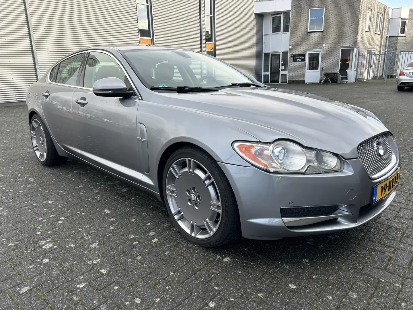 Jaguar XF 3.0 V6 Luxury org NL Auto / 20'' Velgen siva - 2