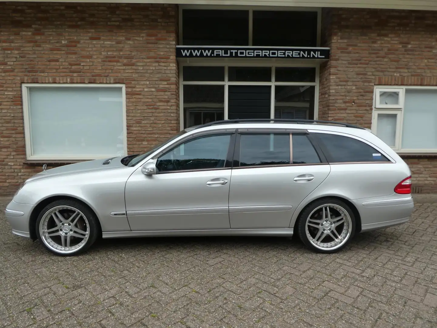 Mercedes-Benz E 500 Avantgarde 4-Matic Gris - 2