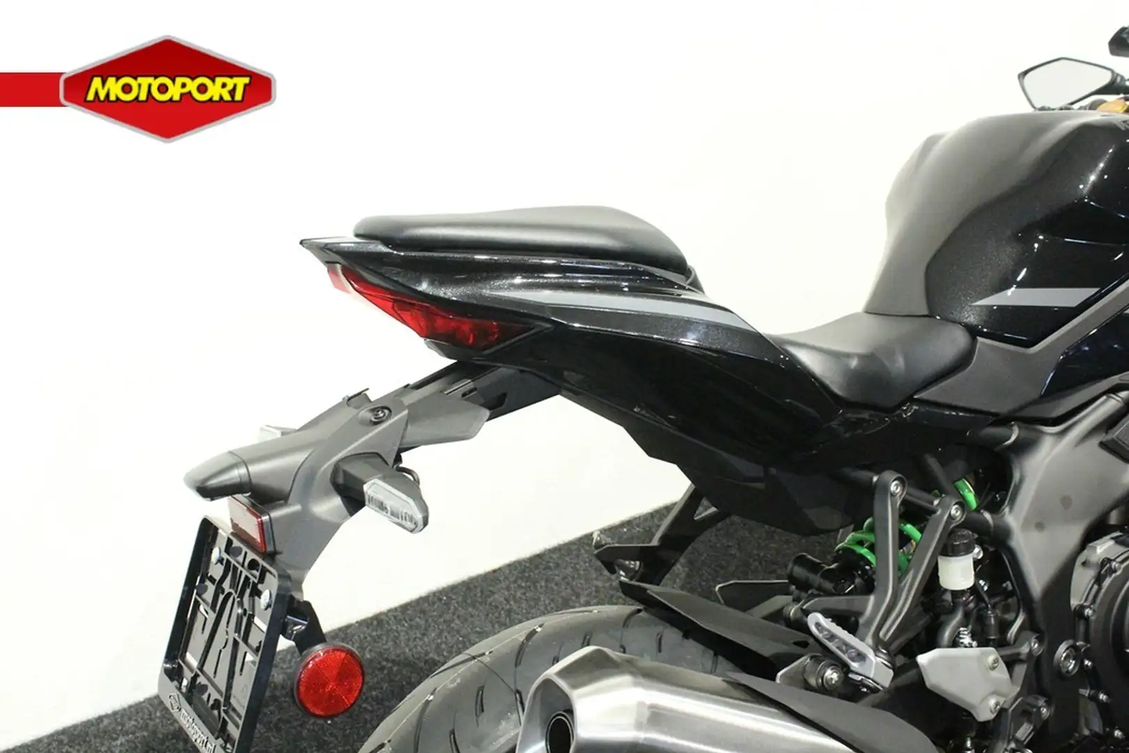 Kawasaki Ninja ZX-4RR Fekete - 2