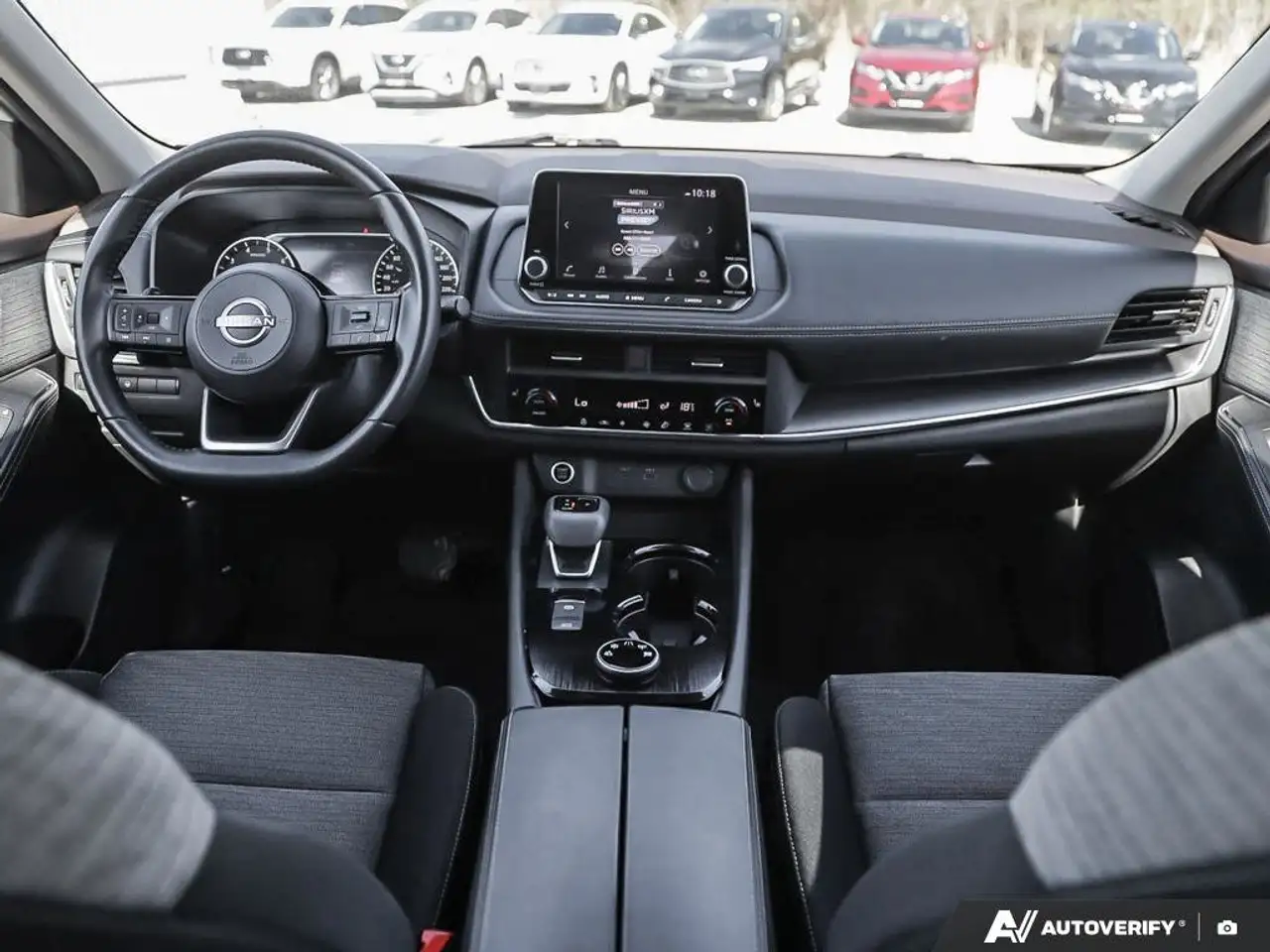Nissan Rogue снимка Nissan Rogue