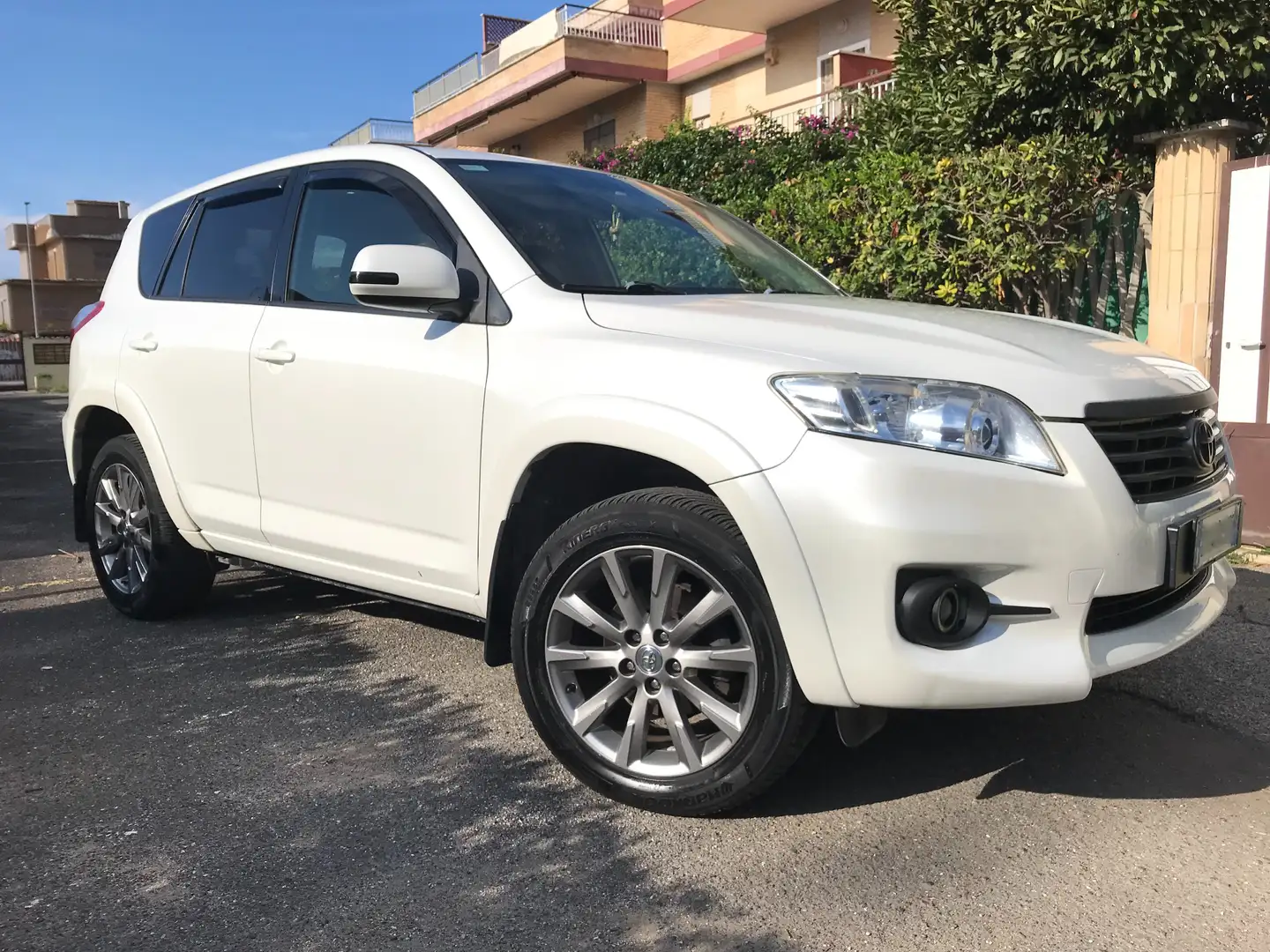Toyota RAV 4 RAV4 Crossover 2.2 d-4d Executive 150cv auto Bianco - 2