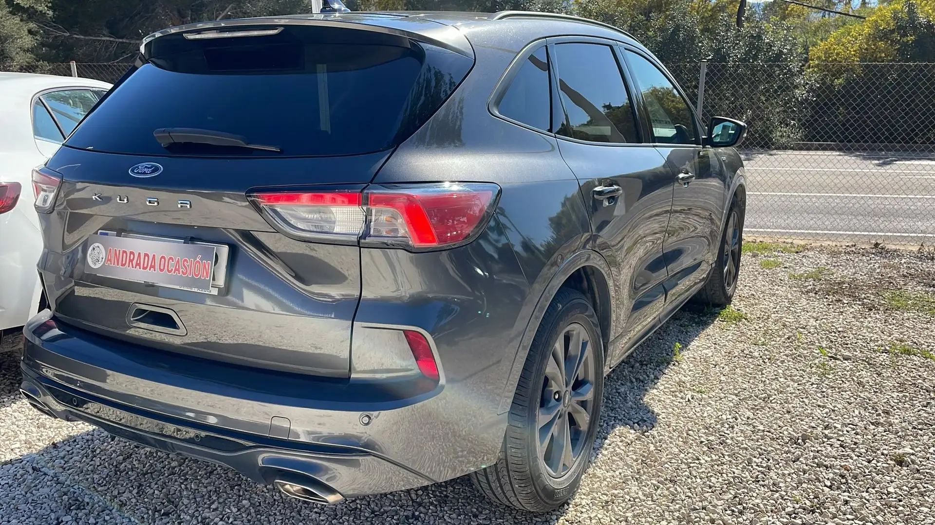 Ford Kuga 1.5 EcoBoost ST-Line FWD 150 Grau - 2