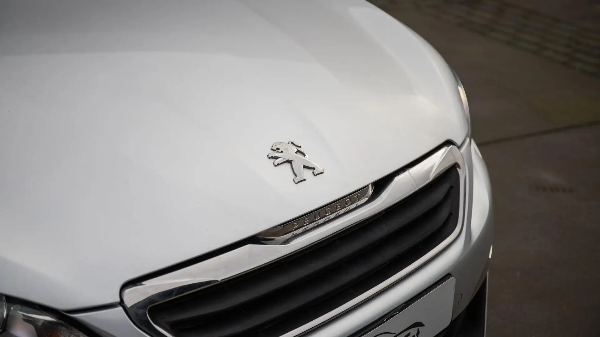 Peugeot 308 SW 1.2 PureTech Blue Lease Executive-NW Riem-Panor Gris - 2