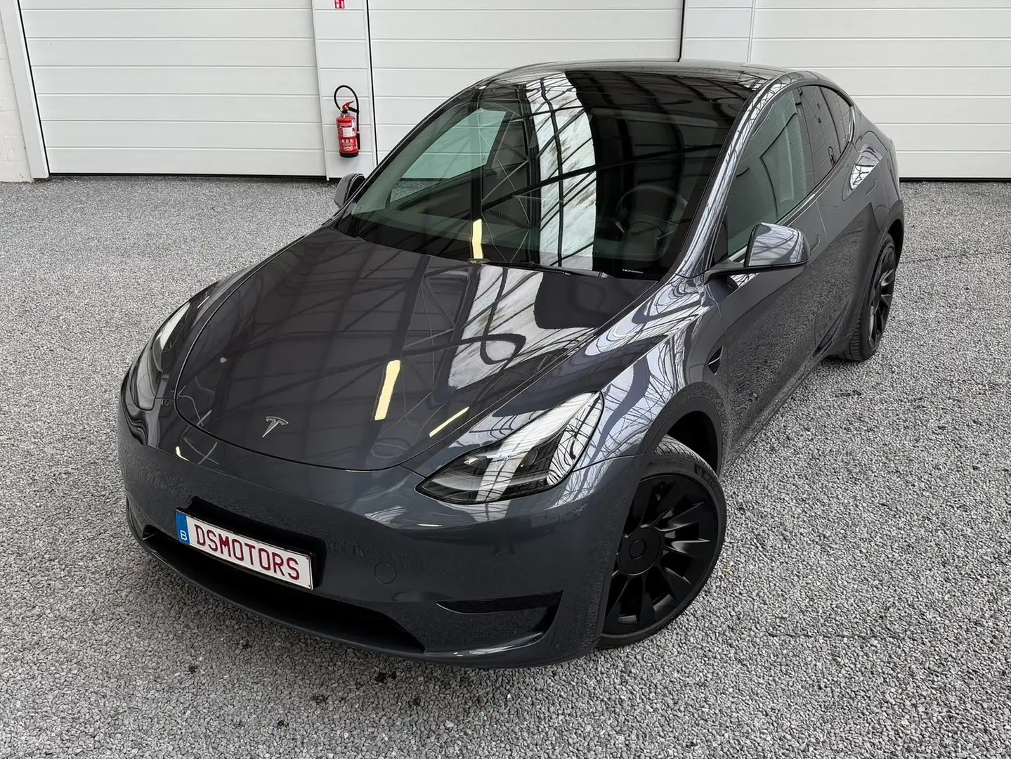 Tesla Model Y RWD | 20" Induction velgen | €26.355 excl. BTW! Grijs - 1