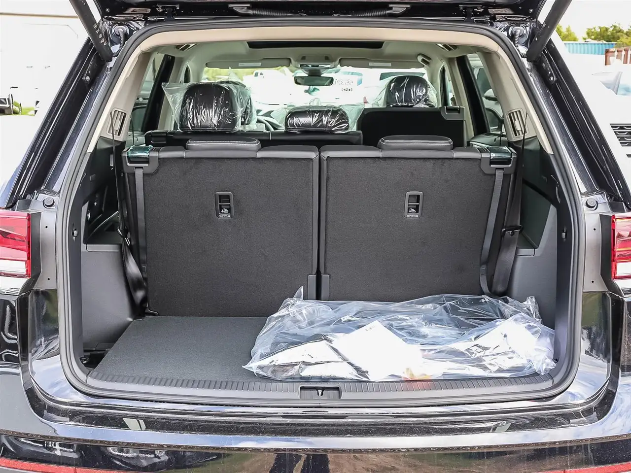 Volkswagen Atlas снимка Volkswagen Atlas