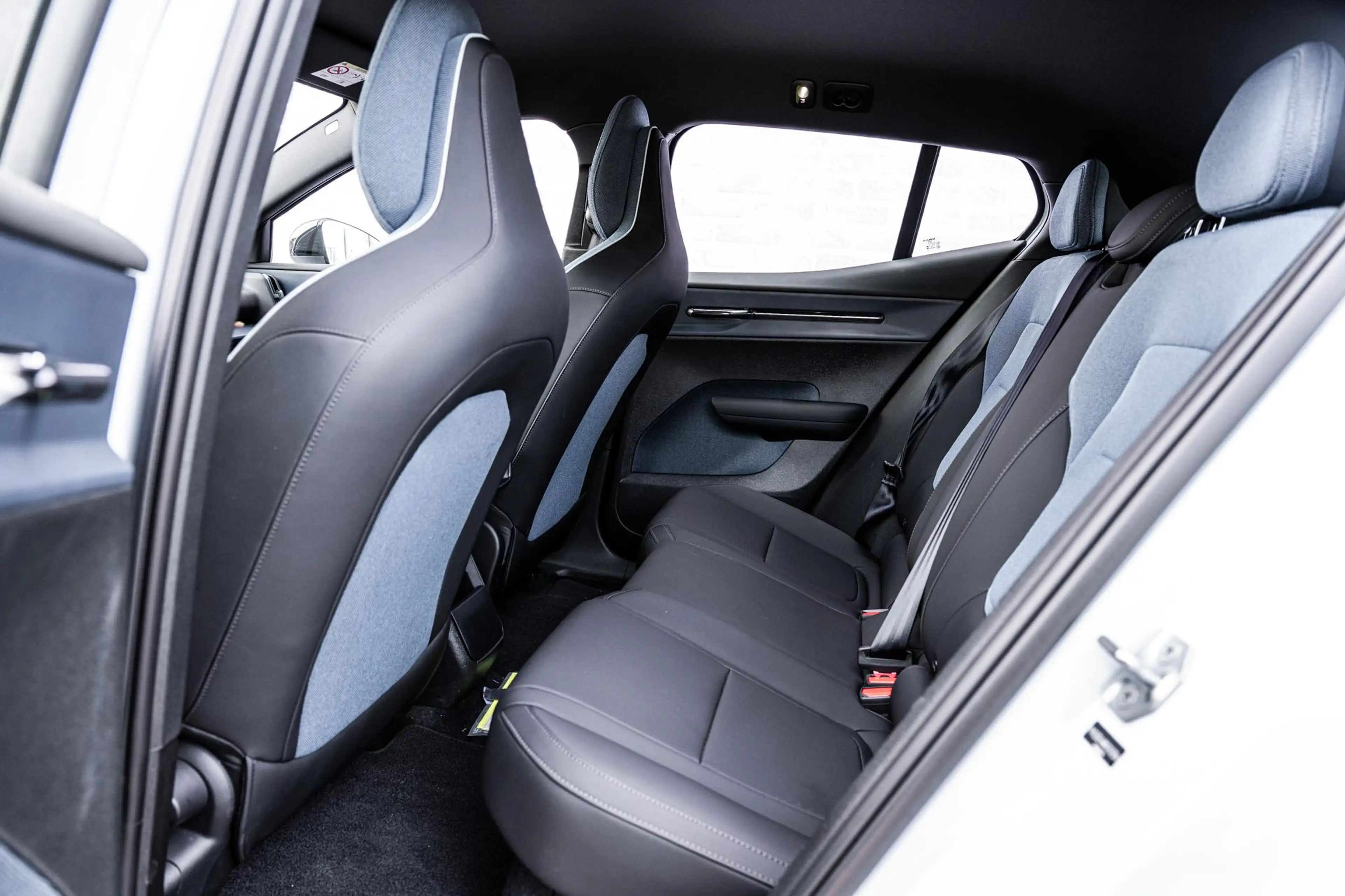 Volvo EX30 Single Motor Extended Range Plus 69 kWh | Stoel en — photo 7