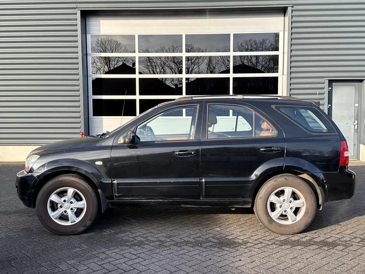 Kia Sorento 3.3 V6 Adventure, trekhaak, airco Schwarz - 2