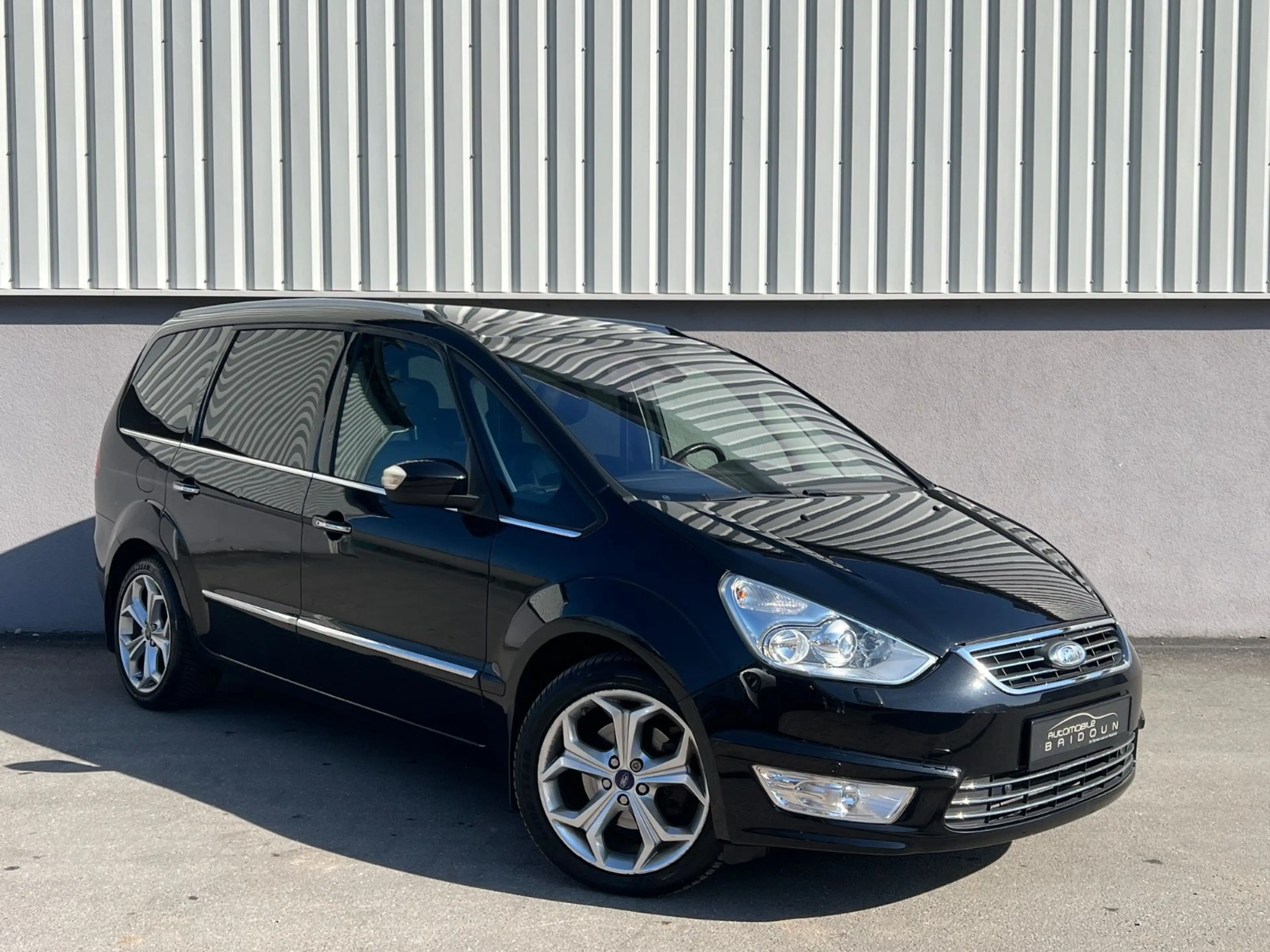 Ford Galaxy Titanium*PDC*NAVI*LEDER*7SITZER* — photo 2