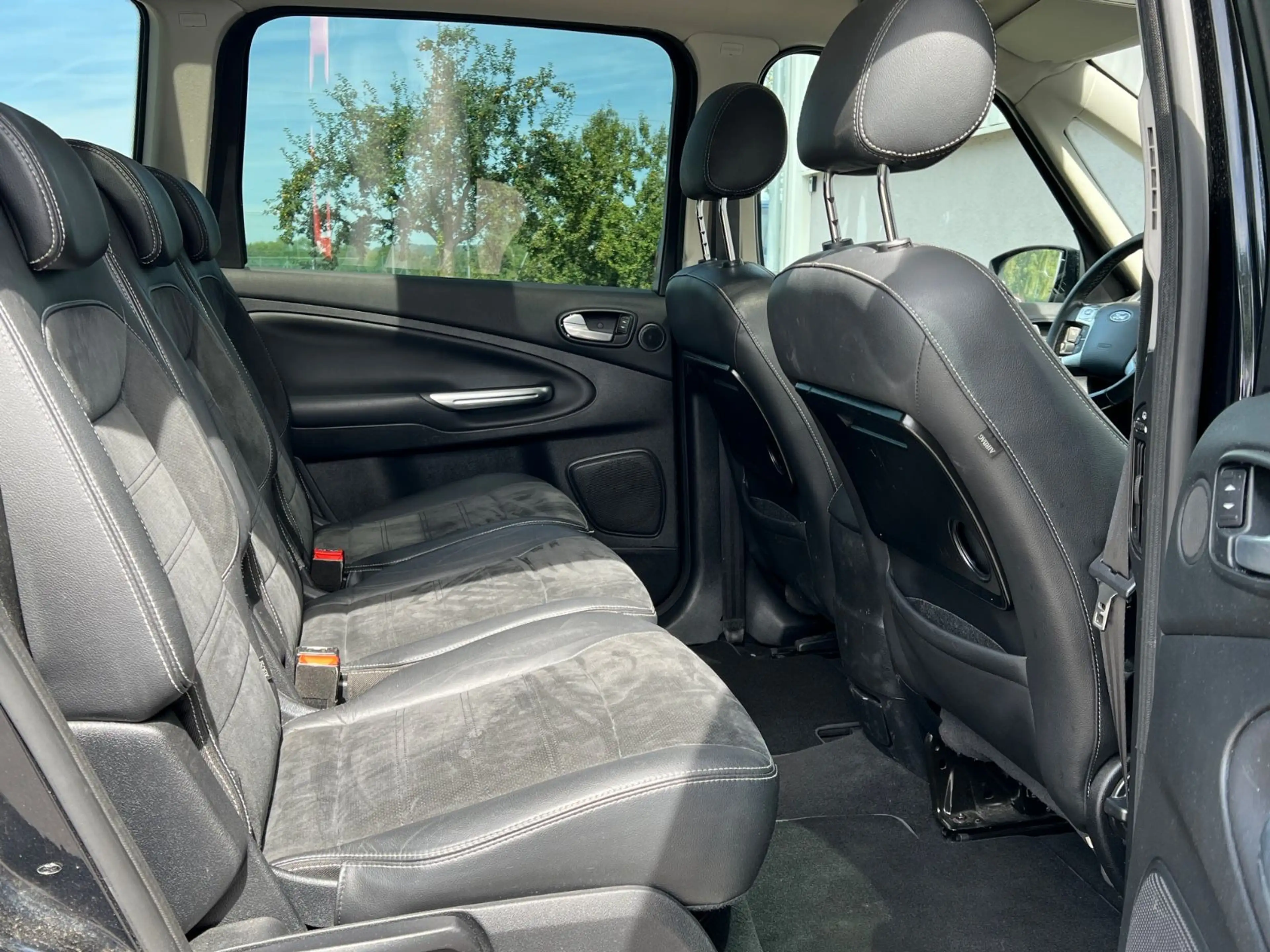 Ford Galaxy Titanium*PDC*NAVI*LEDER*7SITZER* — photo 15