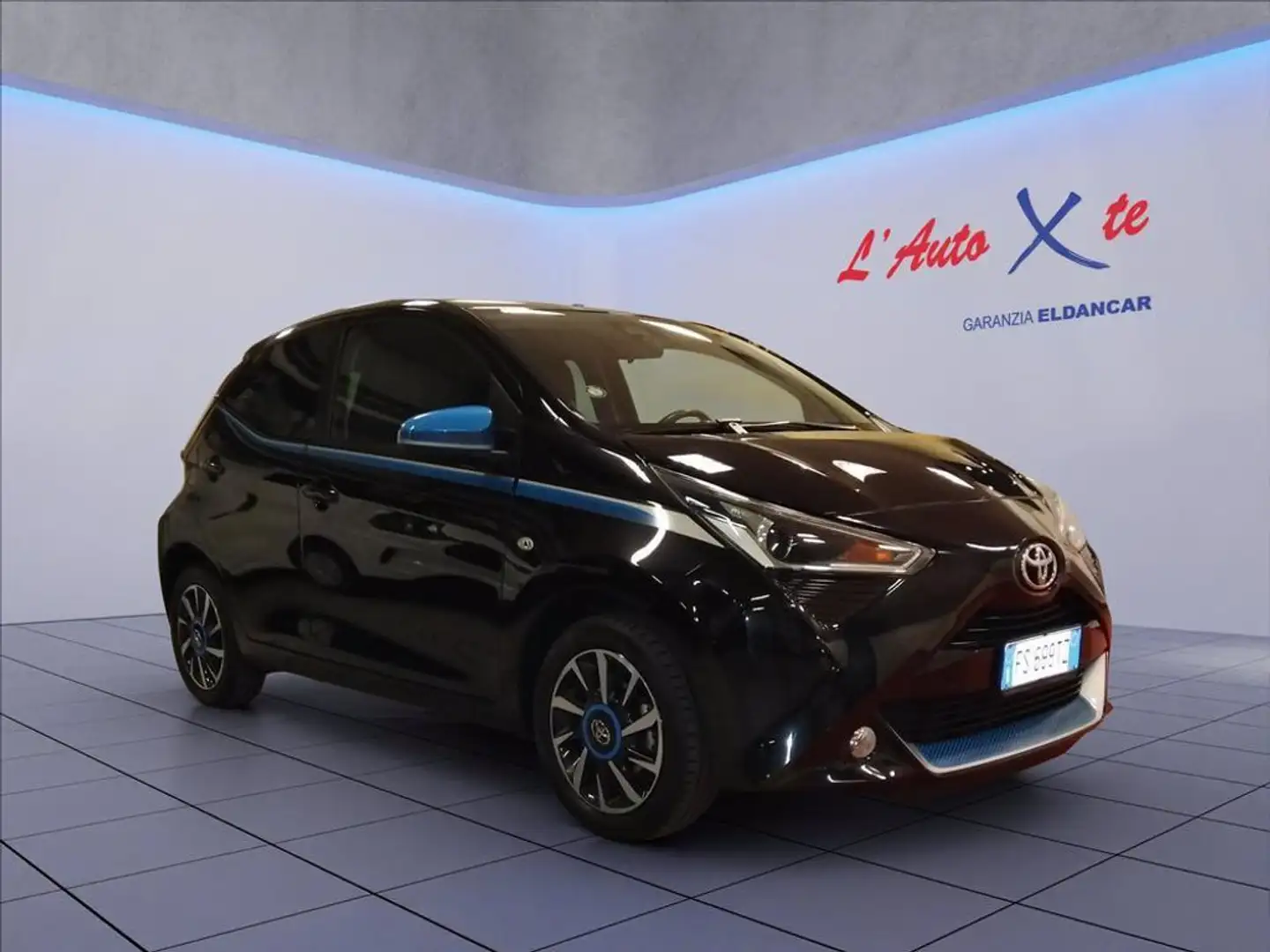 Toyota Aygo 5p 1.0 x-play Nero - 1