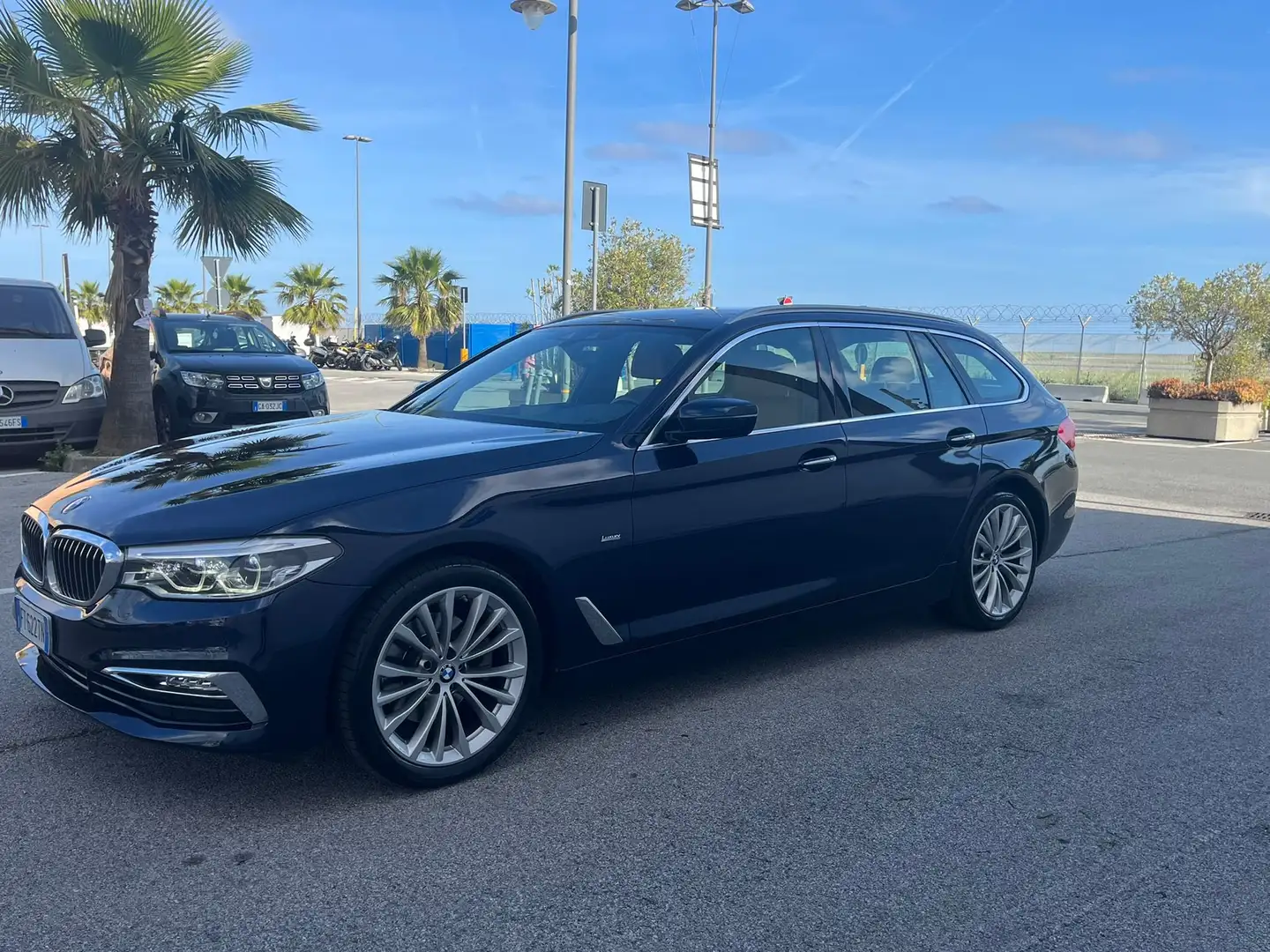 BMW 520 Serie 5 G31 2017 Touring 520d Touring Luxury auto Blauw - 2