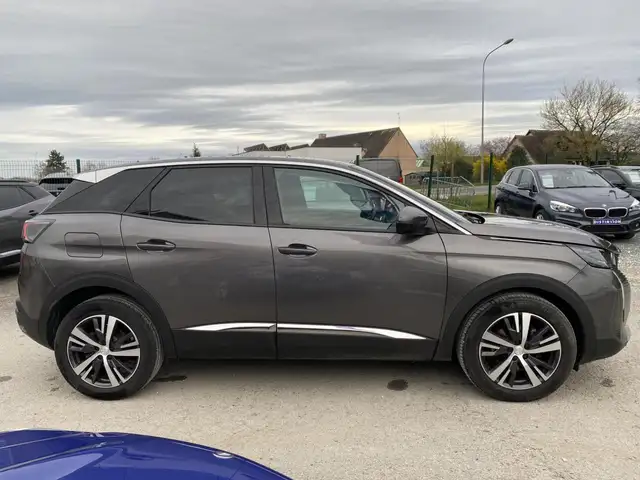 Peugeot 3008 view 3
