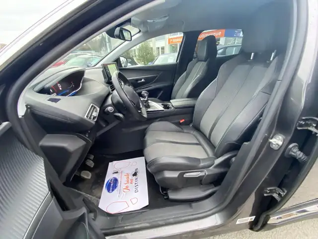 Peugeot 3008 view 5