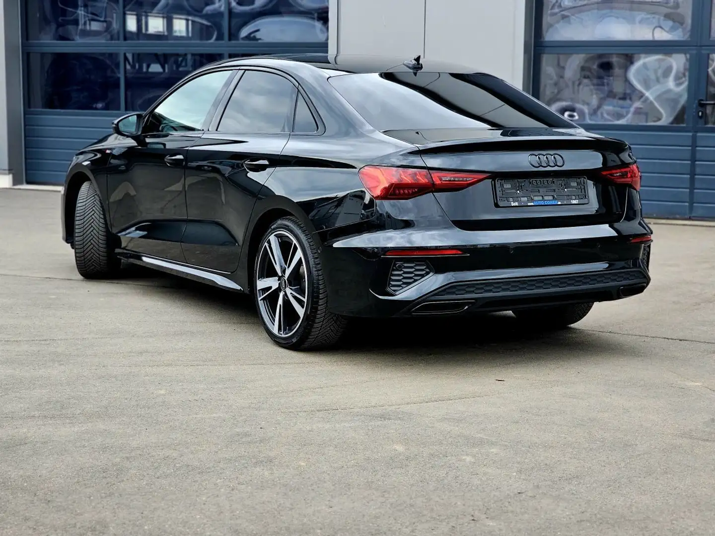 Audi A3 35 TFSI Limousine S tronic S line LED+NAV+SSD+Mi Zwart - 2