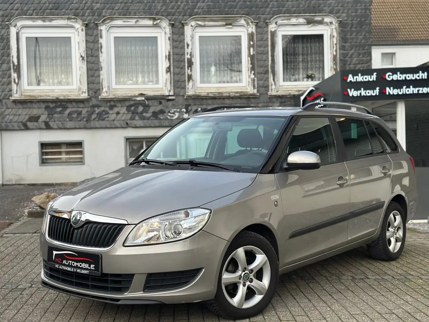 Skoda Fabia 1.2 TSI Family *AHK*TEMP*SHZ*PDC*KLIMA*TÜV Beżowy - 2