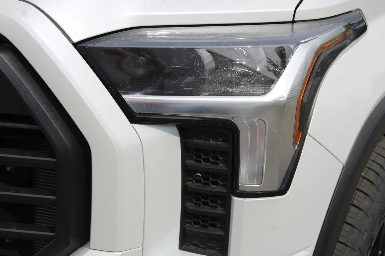 Toyota Tundra снимка Toyota Tundra