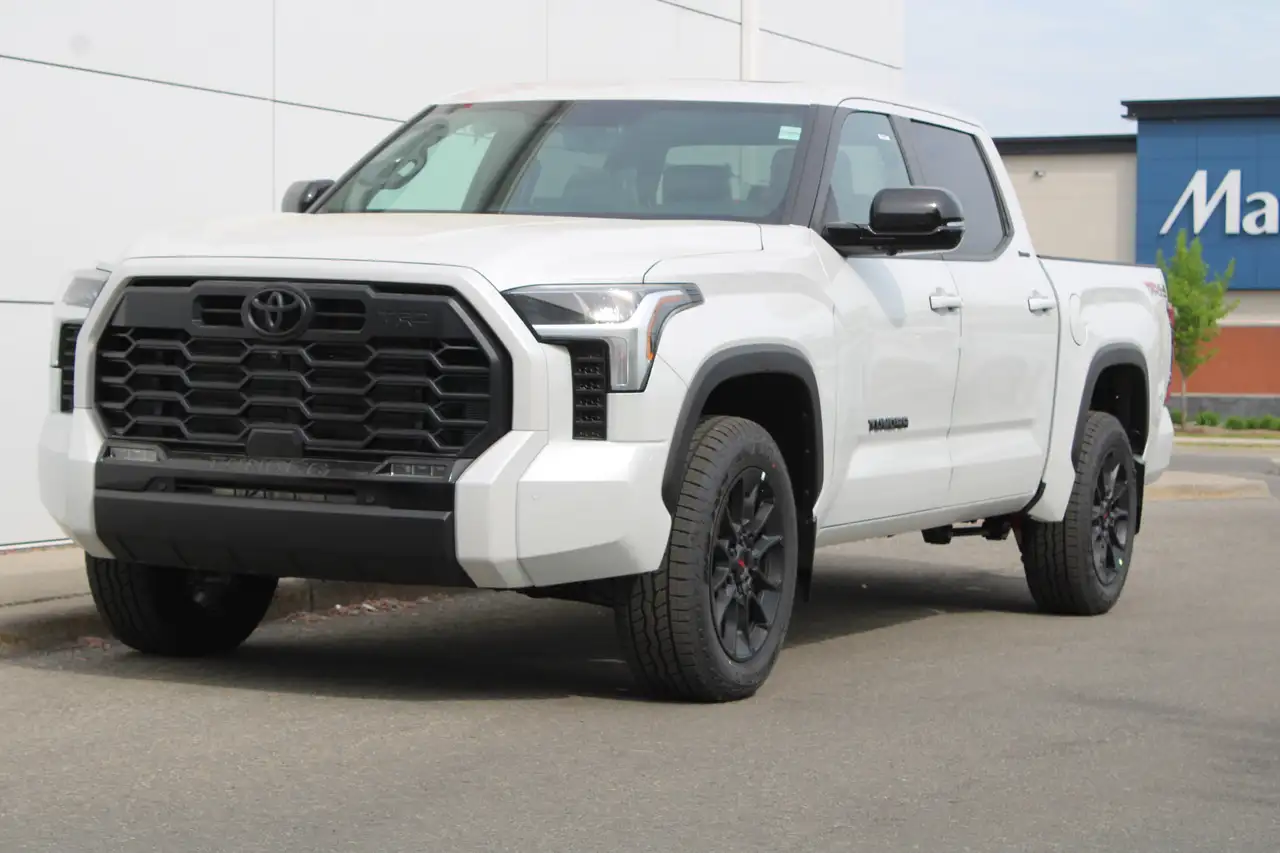 Toyota Tundra снимка Toyota Tundra