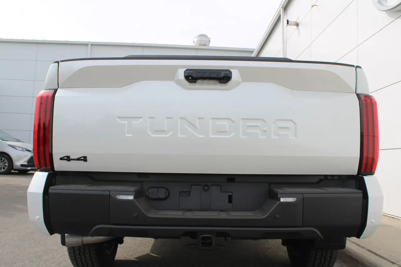 Toyota Tundra снимка Toyota Tundra