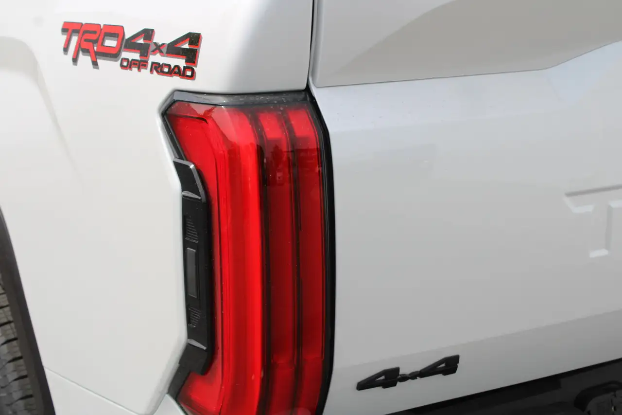 Toyota Tundra снимка Toyota Tundra
