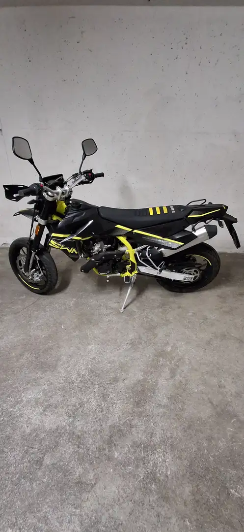 SWM SM 125 R ES2022 Negro - 1