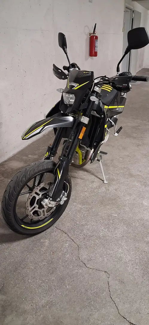 SWM SM 125 R ES2022 Negro - 2