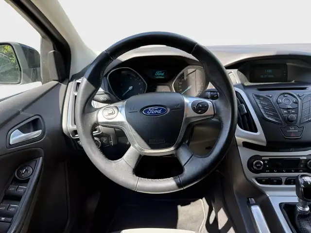Ford Focus view 13