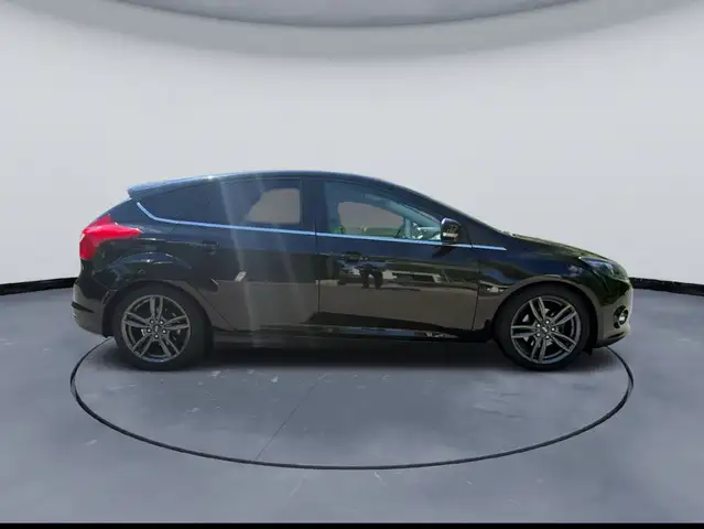 Ford Focus view 6