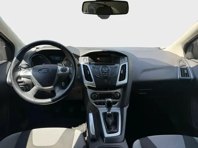 Ford Focus view 12