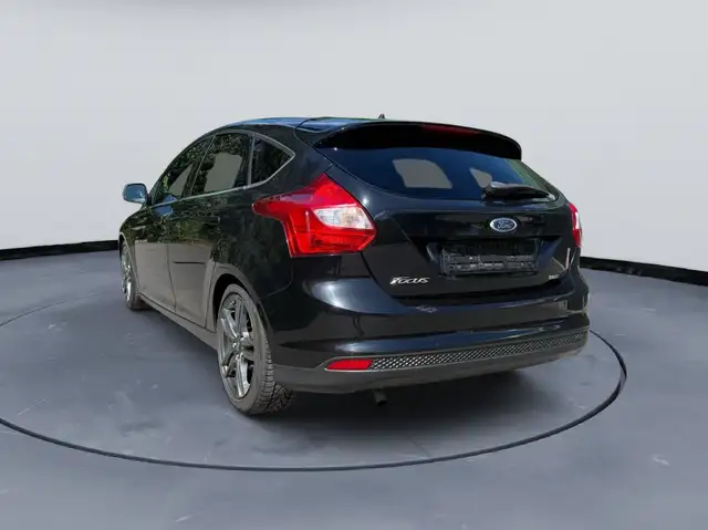 Ford Focus view 3