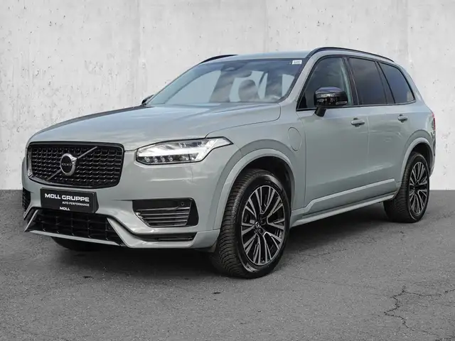 Volvo XC90 view 2