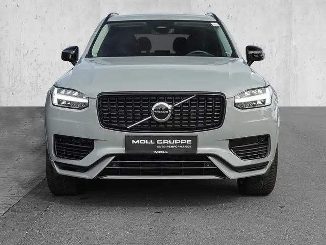 Volvo XC90 view 3
