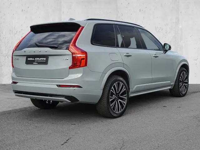 Volvo XC90 view 4
