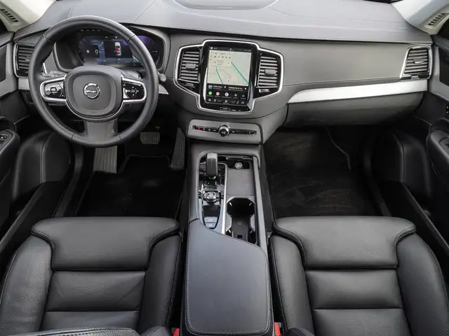 Volvo XC90 view 10