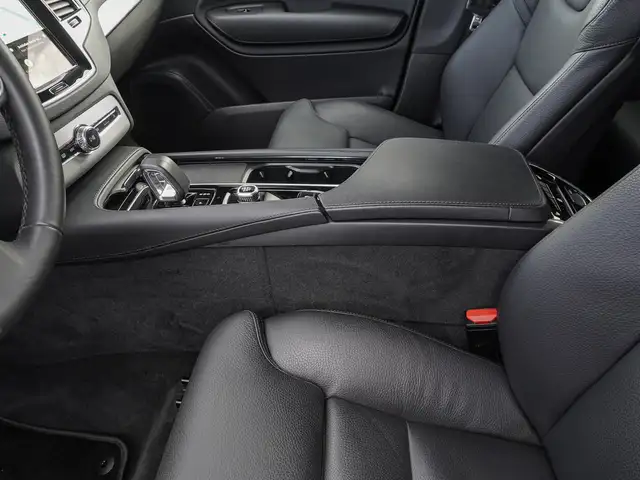 Volvo XC90 view 15
