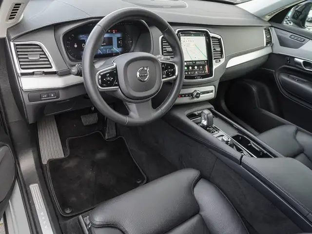 Volvo XC90 view 9