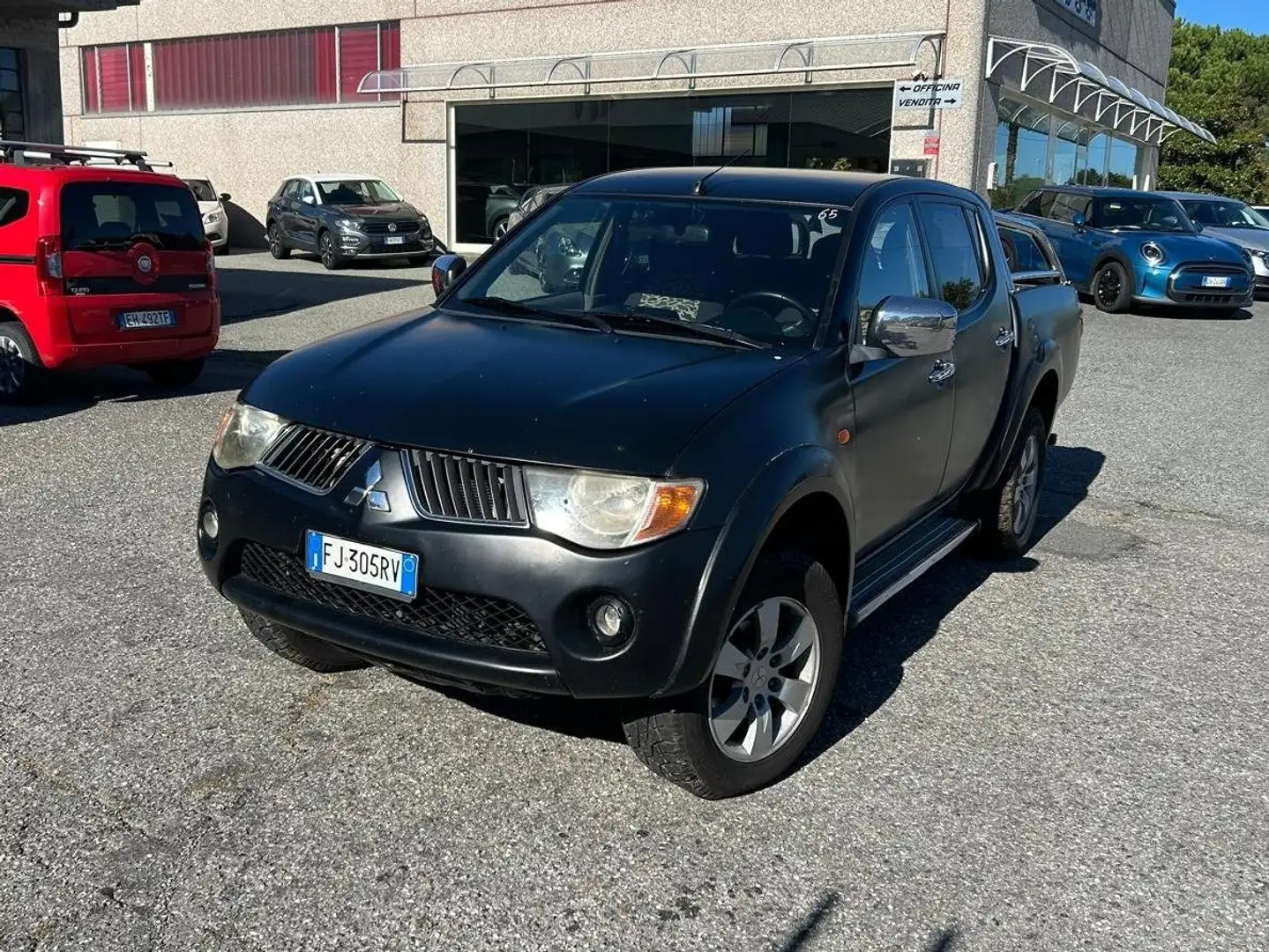 Mitsubishi L200 L200 Cab IV 2006 d.cab 2.5 di-d Invite Zwart - 1