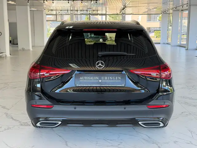 Mercedes-Benz 220 view 5