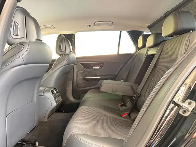 Mercedes-Benz 220 view 13