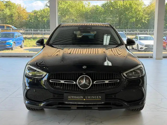 Mercedes-Benz 220 view 2