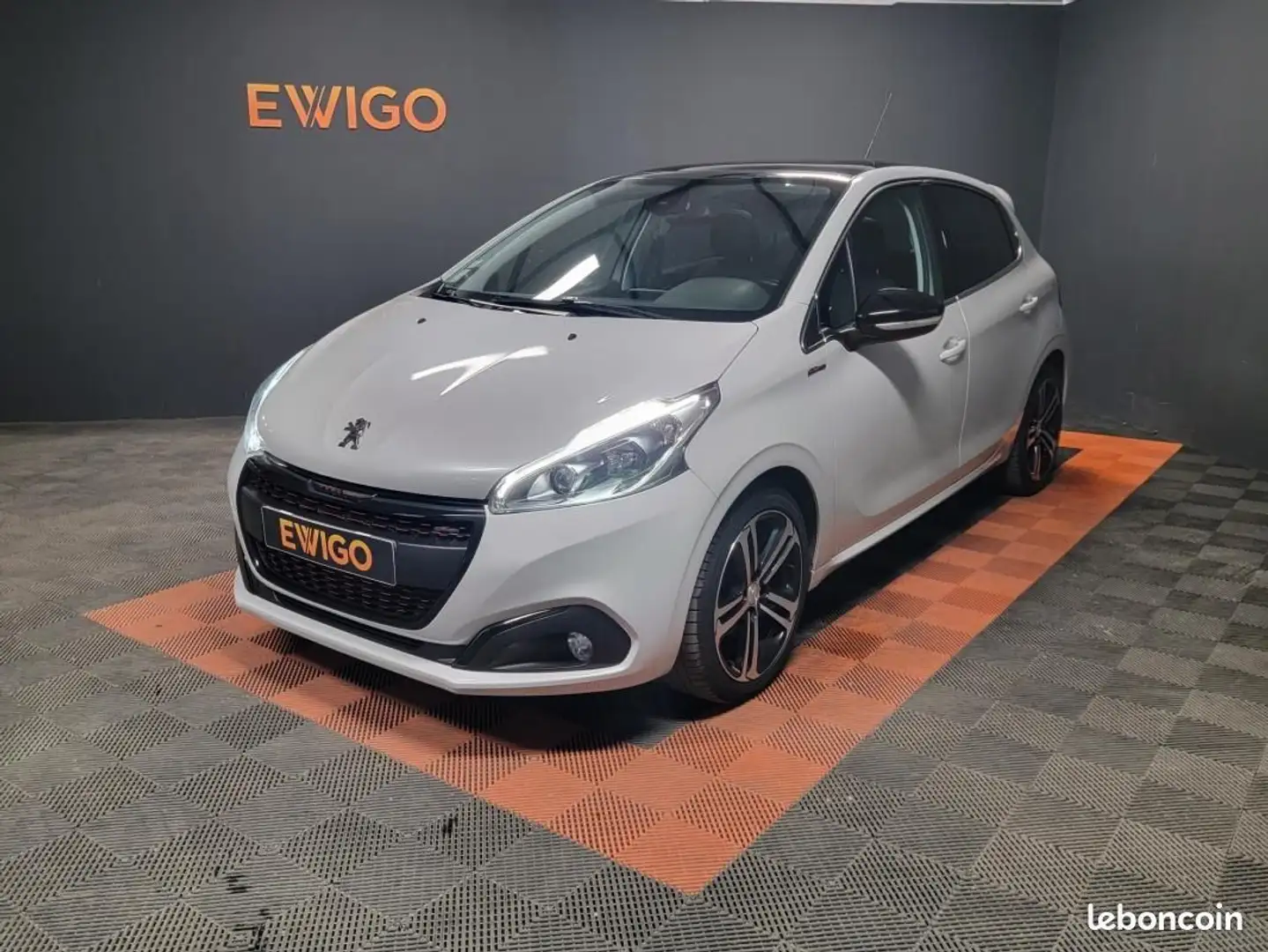 Peugeot 208 1.2 PURETECH 110ch GT LINE Courroie OK %2B Toit Pa Weiß - 1