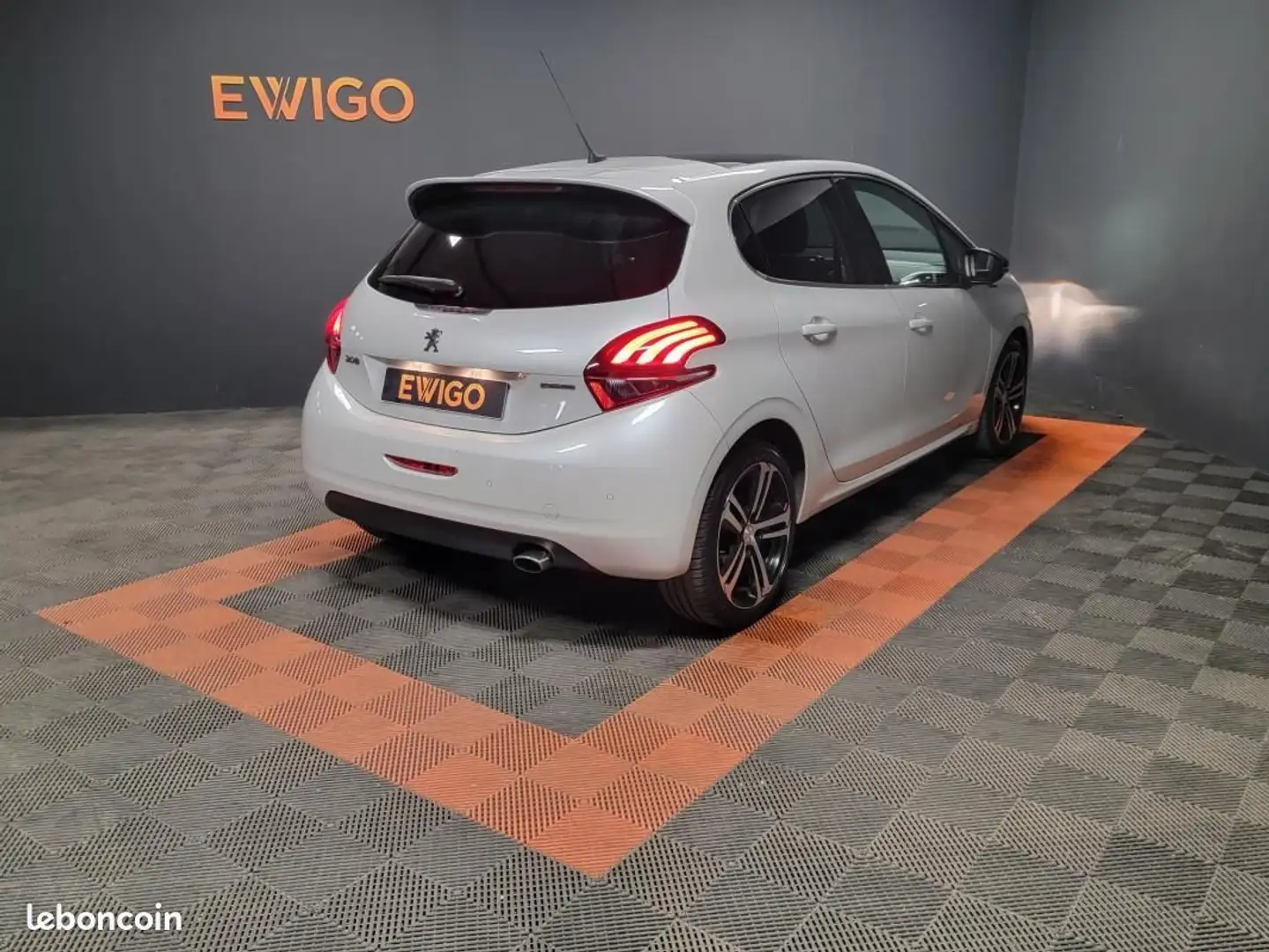 Peugeot 208 1.2 PURETECH 110ch GT LINE Courroie OK %2B Toit Pa Weiß - 2