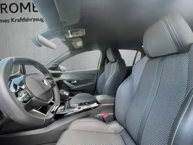 Peugeot 208 view 9