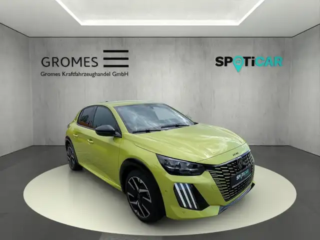 Peugeot 208 main image