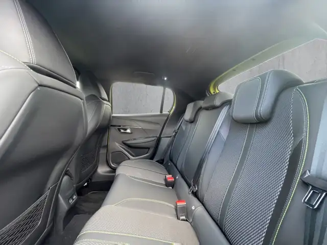 Peugeot 208 view 8