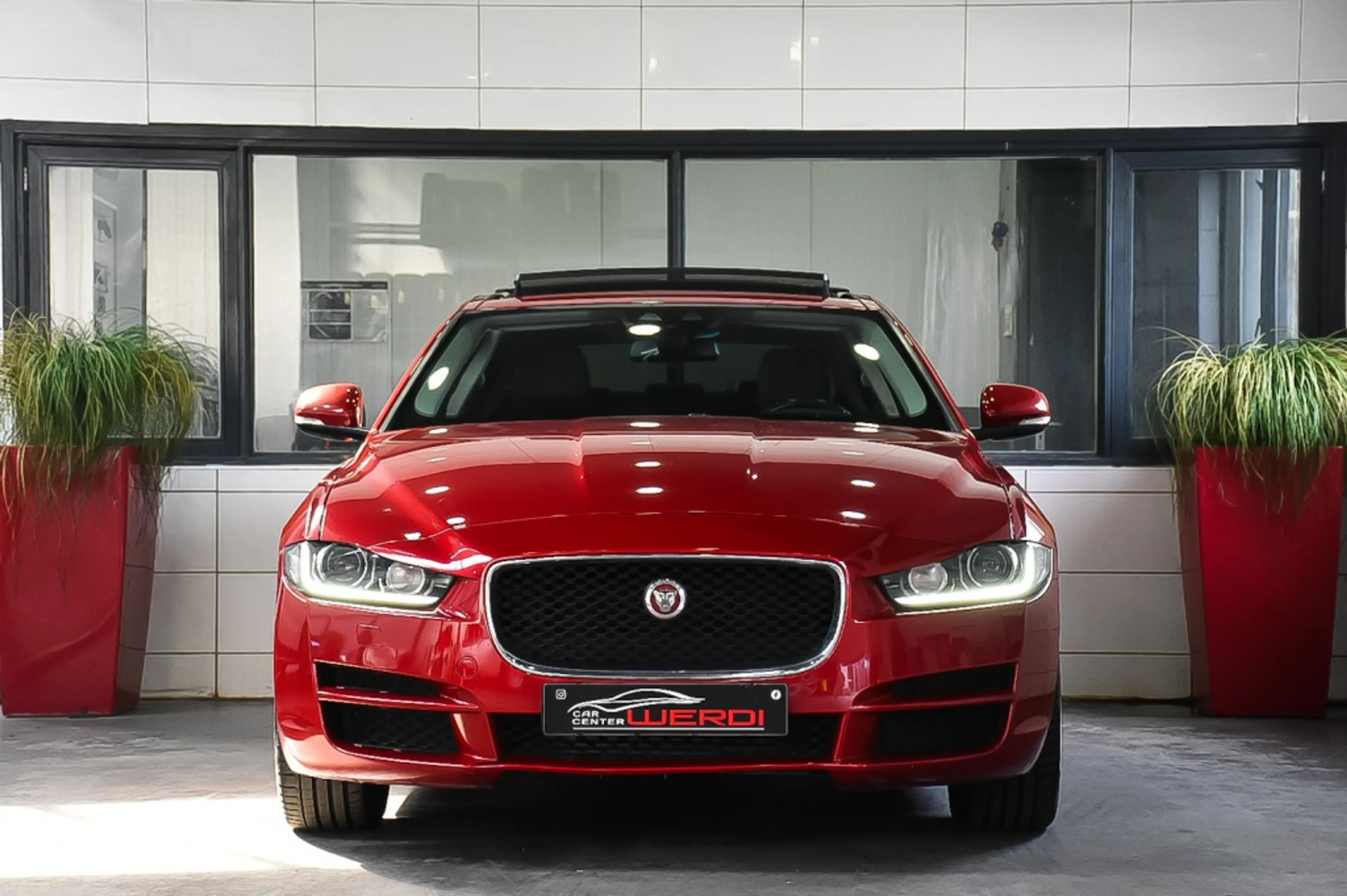 Jaguar XE 2.0 PORTFOLIO | PANORAMADAK | 200PK | NAP | LANEAS — photo 3