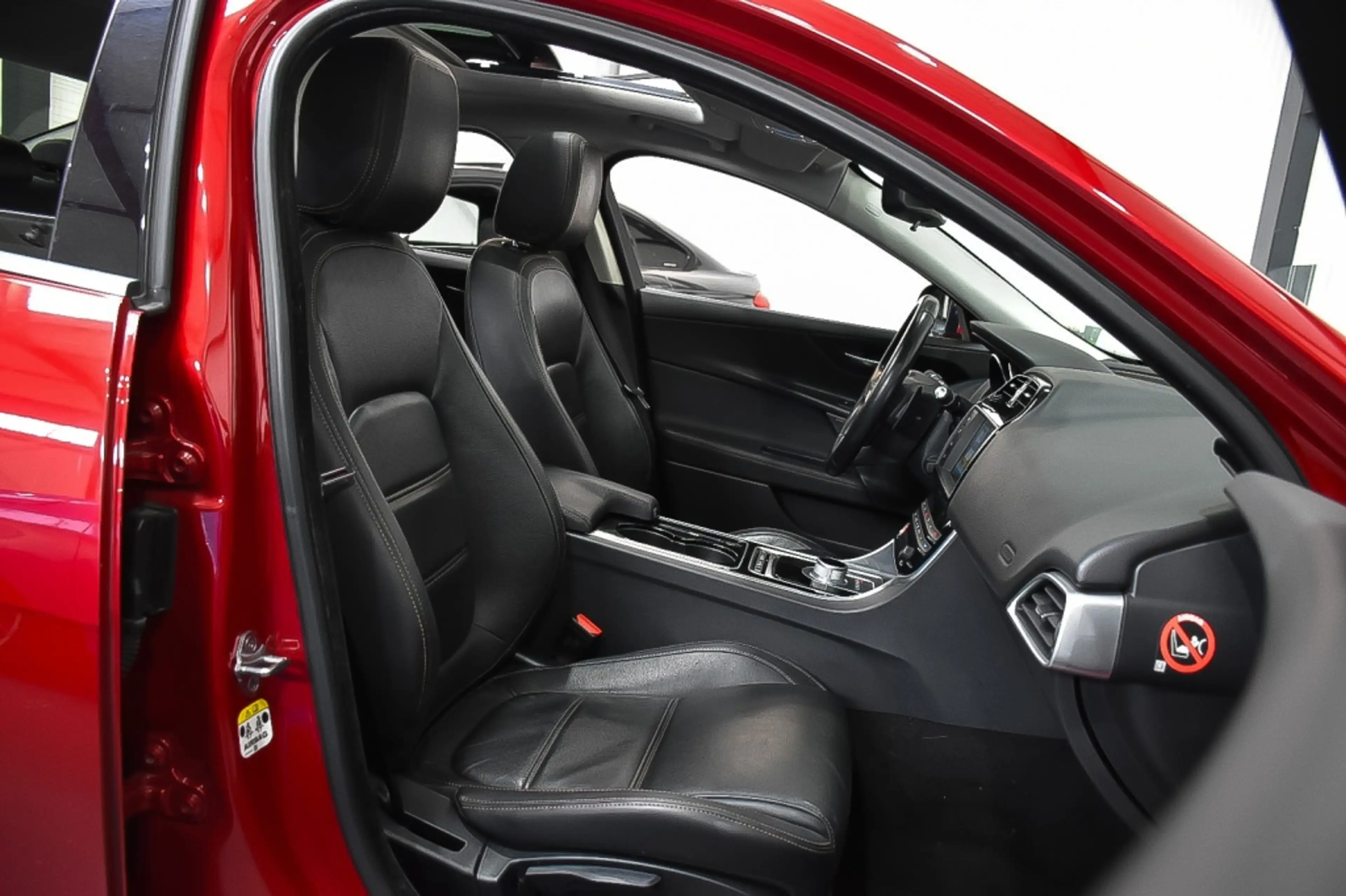 Jaguar XE 2.0 PORTFOLIO | PANORAMADAK | 200PK | NAP | LANEAS — photo 14