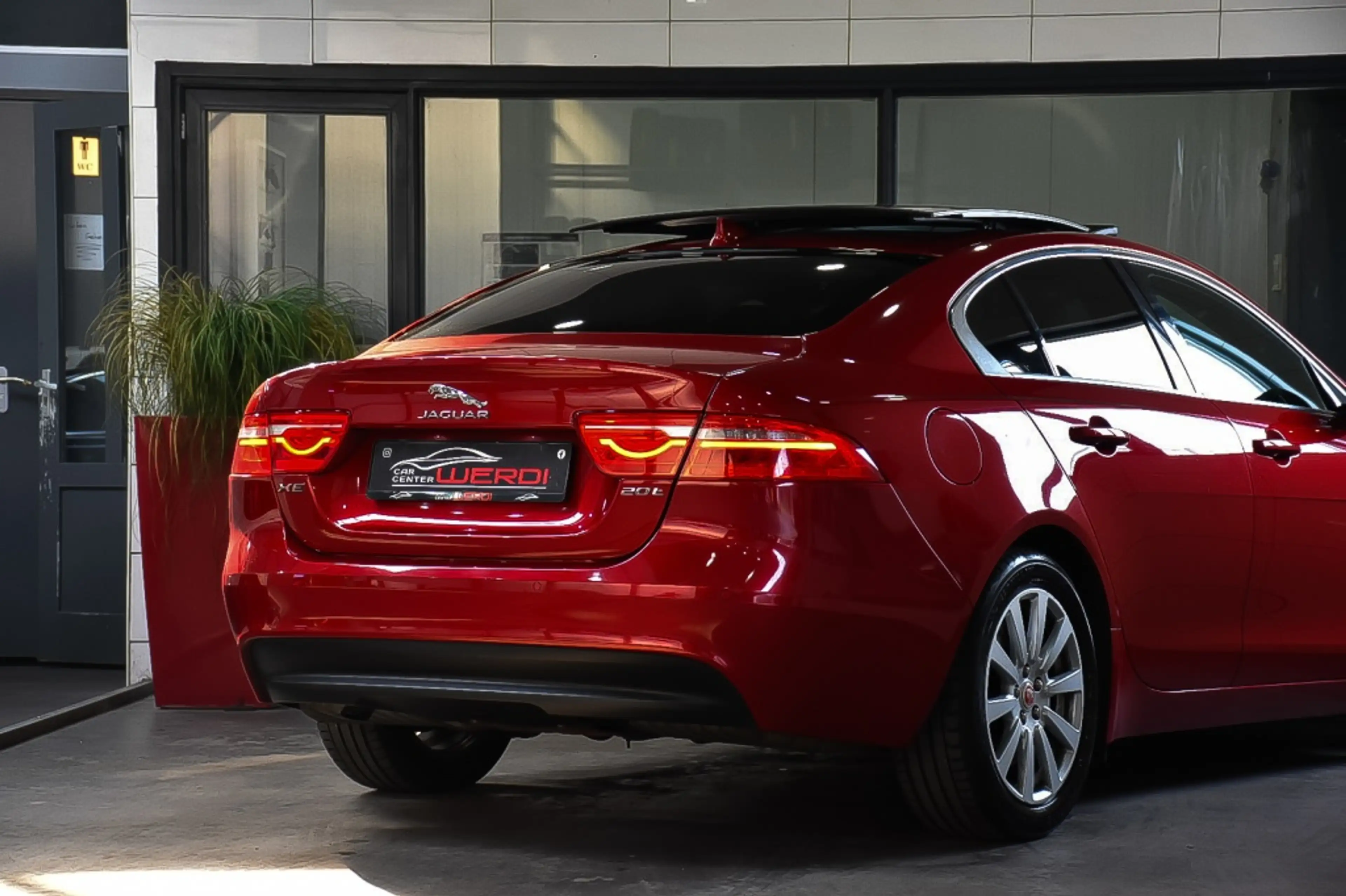 Jaguar XE 2.0 PORTFOLIO | PANORAMADAK | 200PK | NAP | LANEAS — photo 6